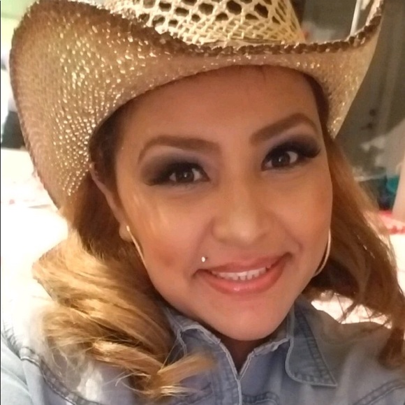 Meet your Posher, Rosa - Picture 2 of 2